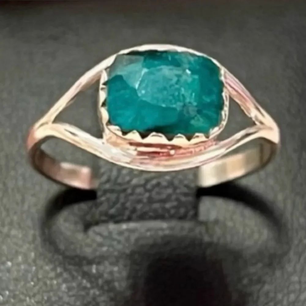 Artisan Sterling Silver Genuine Emerald Gemstone Ring Size 7